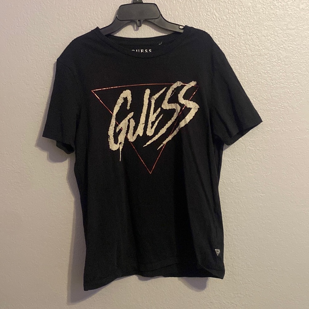Guess women’s graphic tee